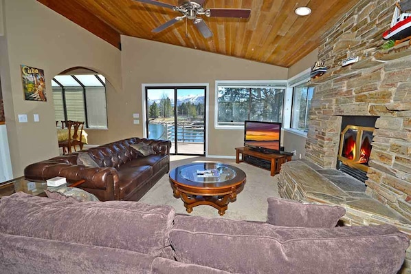 House, 3 Bedrooms | Living area | Fireplace, DVD player