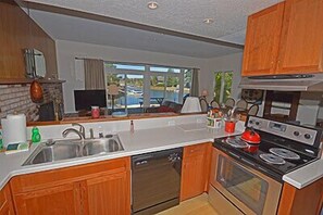 Townhome, 2 Bedrooms | Dapur peribadi