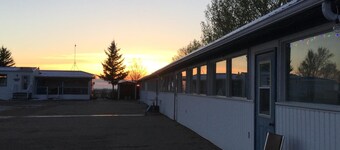 Raval Paradise Motel & RV Park