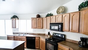 Traditional House, 4 Bedrooms, Private Pool, Courtyard Area | Private kitchen | Coffee/tea maker, full-sized fridge, microwave, oven - Glendale - 4 Bedroom Home (Glendale)