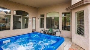 Outdoor spa tub - Glendale - 4 Bedroom Home (Glendale)