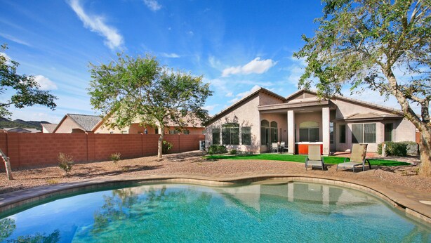 Outdoor pool - Glendale - 4 Bedroom Home (Glendale)