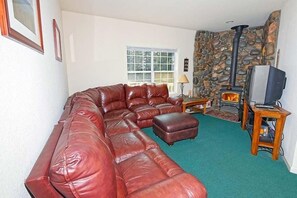 House, 4 Bedrooms | Living area