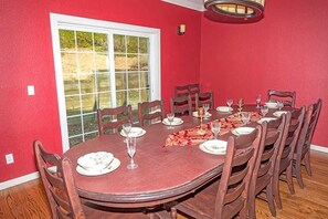 House, 4 Bedrooms | Dining