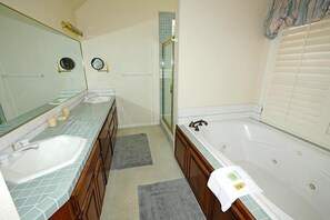 House, 4 Bedrooms | Bathroom