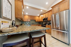 Maison, 4 chambres | Cuisine privée | Réfrigérateur grande capacité avec congélateur, four à micro-ondes