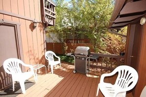 Casa, 4 habitaciones | Área de parrilladas y picnic