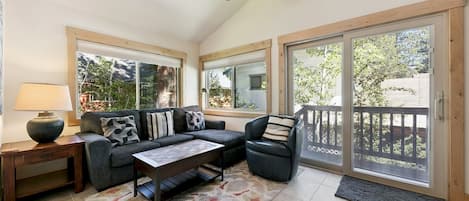 House, 4 Bedrooms | Living area | TV, DVD player