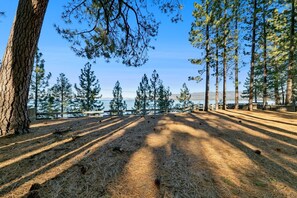 House, 6 Bedrooms | Property grounds - 3195 Pasadena Avenue 6 Bedroom Home by RedAwning (South Lake Tahoe)