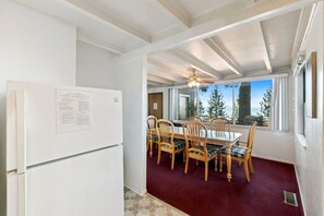 House, 6 Bedrooms | Dining - 3195 Pasadena Avenue 6 Bedroom Home by RedAwning (South Lake Tahoe)