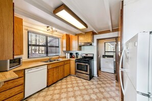 Rumah, 6 kamar tidur | Dapur pribadi | Microwave, oven, kompor, dan mesin pencuci piring