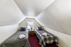 House, 6 Bedrooms | 6 bedrooms, WiFi, bed sheets - 3195 Pasadena Avenue 6 Bedroom Home by RedAwning (South Lake Tahoe)
