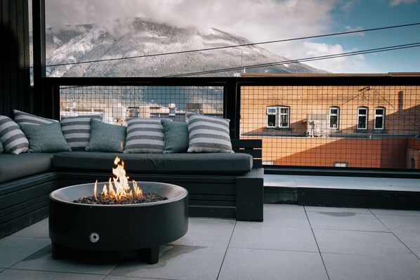 Habitación (ERL Buyout) | Ropa de cama de alta calidad, edredones de plumas, caja fuerte