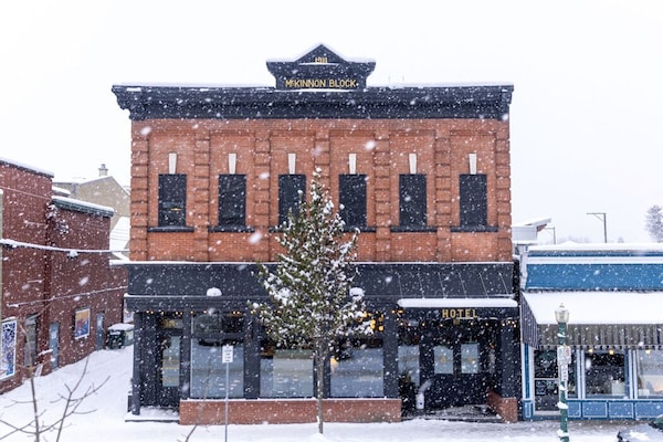 Eleven Revelstoke Lodge - Revelstoke