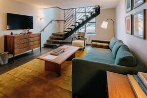 Living room - Eleven Revelstoke Lodge (Revelstoke)