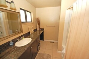 Bathroom - 3513 Pony Express 3 Bedroom Home by RedAwning (South Lake Tahoe)