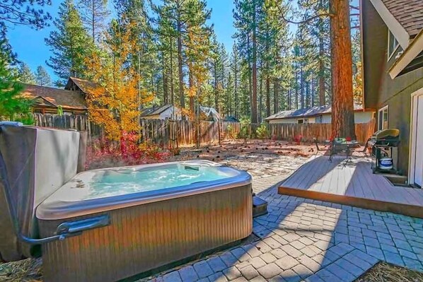 Cabin, 3 Bedrooms | Outdoor spa tub