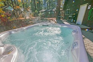 Private spa tub - 3542 Bobby Grey Circle 3 Bedroom Cabin by RedAwning (South Lake Tahoe)