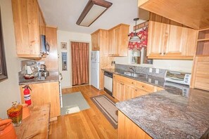 Ferienhütte, 3 Schlafzimmer | Eigene Küche | Großer Kühlschrank, Mikrowelle, Ofen, Herdplatte