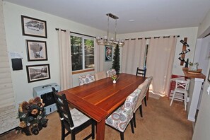 House, 4 Bedrooms | Dining