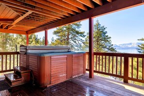 Rumah, 5 kamar tidur | Bathtub spa outdoor