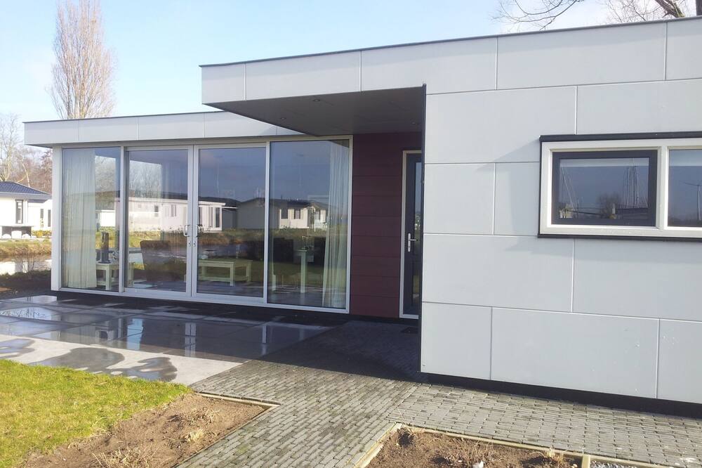 Modern chalet not far from the Biesbosch