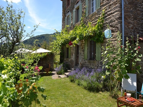 Retreat in Villeneuve-d'Allier