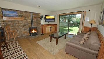 House, 3 Bedrooms | Living area | TV, DVD player