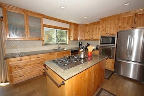 Maison, 3 chambres | Cuisine privée | Grand réfrigérateur, micro-ondes, plaque de cuisson