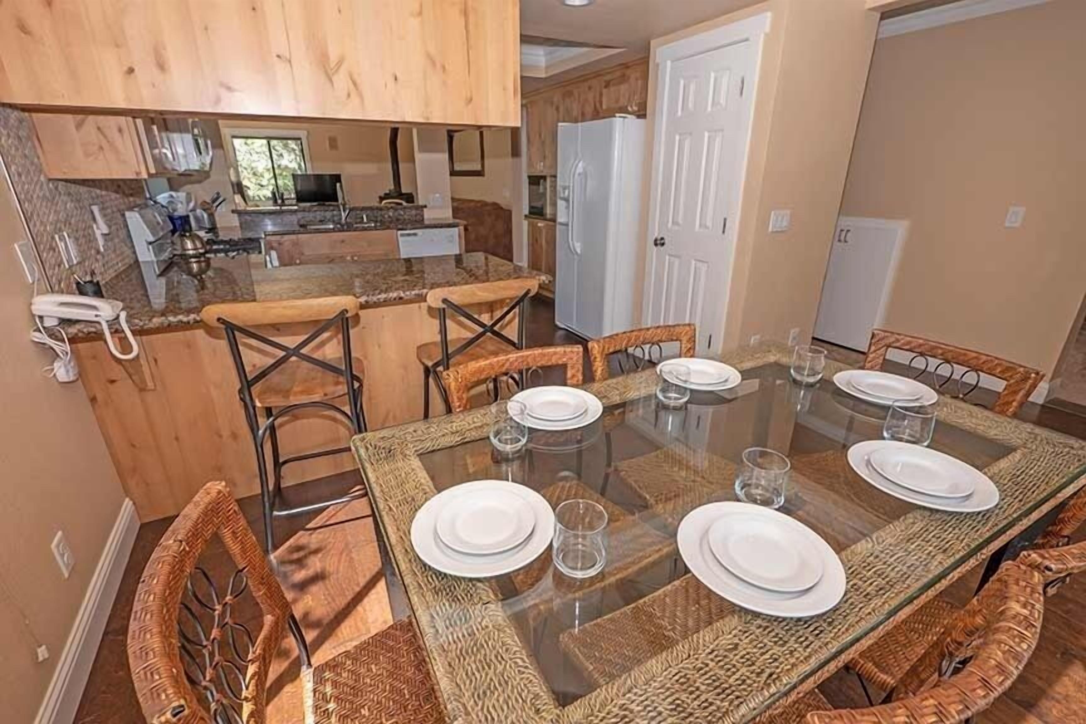 House, 4 Bedrooms | Dining