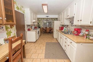 Hus - 3 soveværelser | Privat køkken | Køleskab/fryser i fuld størrelse, mikrobølgeovn, ovn, kogeplade
