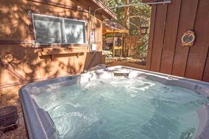 House, 3 Bedrooms | Spa - 948 Merced Avenue 3 Bedroom Home by RedAwning (South Lake Tahoe)