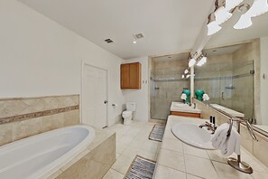 House, 4 Bedrooms | Bathroom