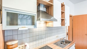 Kaffetrakter/tekoker, kjøleskap, mikrobølgeovn og ovn