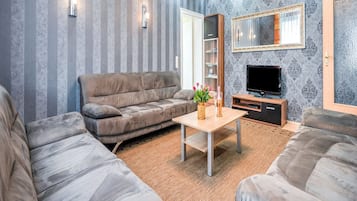 Een televisie, videogames en een dvd-speler
