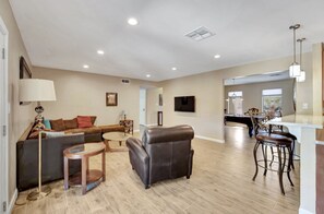 Flat-screen TV - Redfield - 4 Bedroom Home - Scottsdale (Scottsdale)