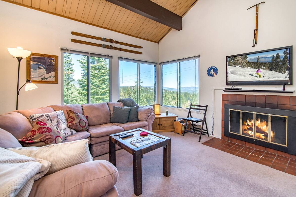 Condo, 2 Bedrooms | Living area