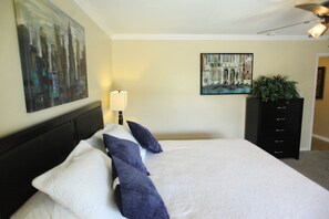 Premium-Haus, 6 Schlafzimmer, eigener Pool, zum Garten hin | 6 Schlafzimmer, hochwertige Bettwaren, individuell dekoriert