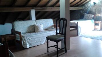 Villa, 4 Bedrooms | 4 bedrooms, soundproofing, iron/ironing board, cribs/infant beds