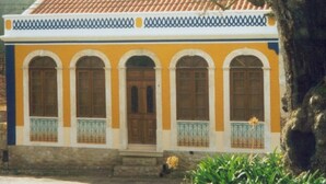 A building with a yellow facade, arched windows, and a tiled roof. - Historical Charming Vintage Villa with 4 bedrooms & country views 4 Villa by RedAwning (Alcobaça)