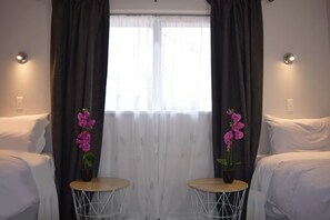 Premium bedding, iron/ironing board, free cots/infant beds, free WiFi
