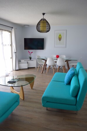 Superior Room (Family) | Living area | Flat-screen TV - Kea Apartments (Nelson)