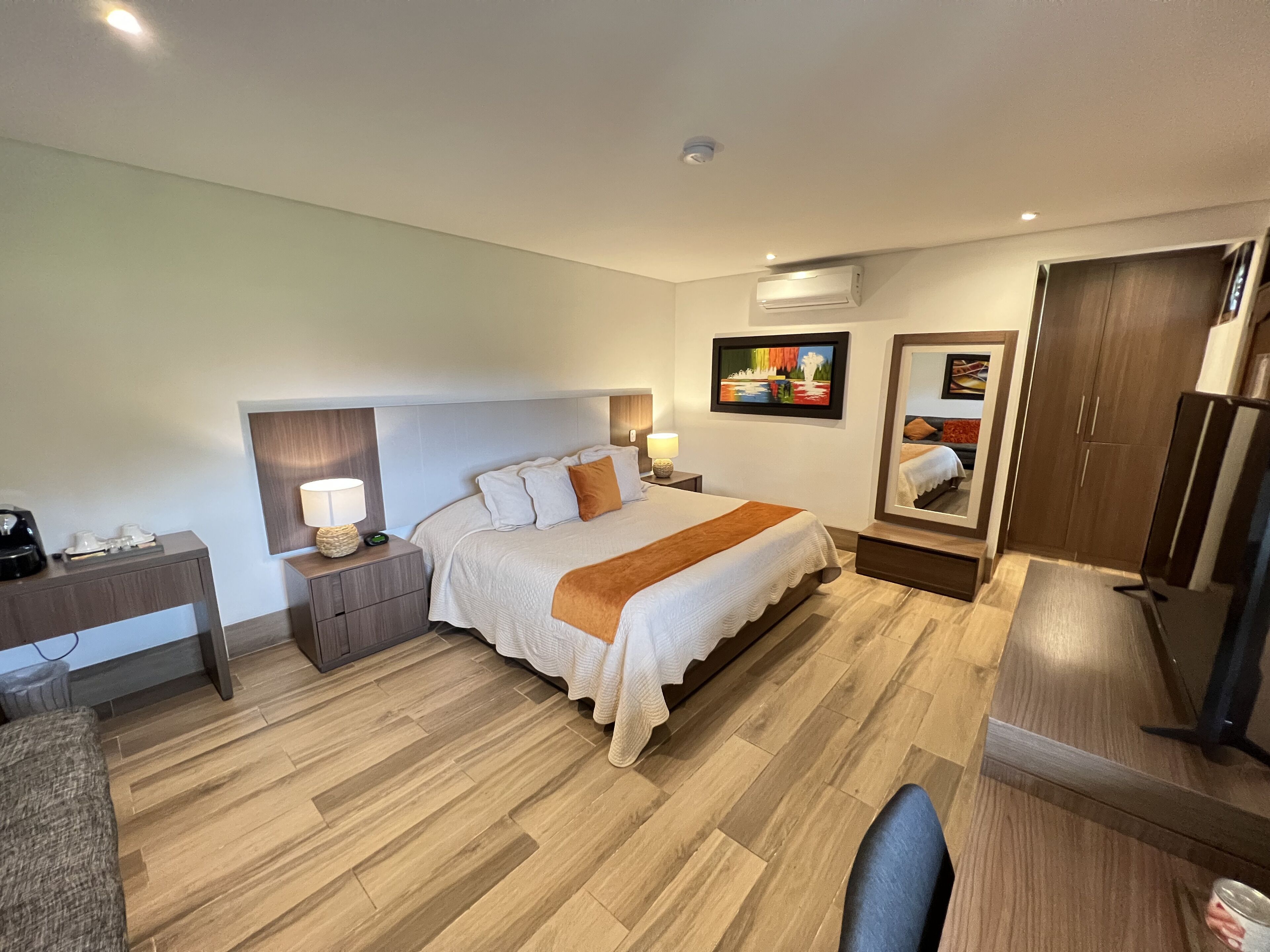 superior double room | 1 bedroom, minibar, in-room safe, free wifi
