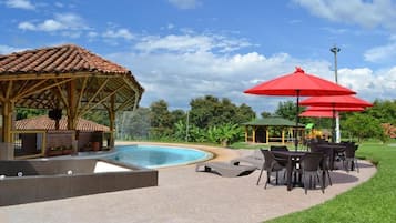 Indoor pool, sun loungers