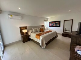 Premium Room | Minibar, in-room safe, free WiFi, wheelchair access