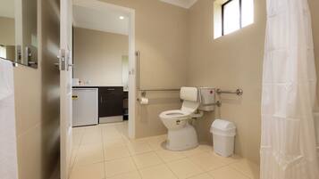 Tempat duduk toilet yang dapat dinaikkan