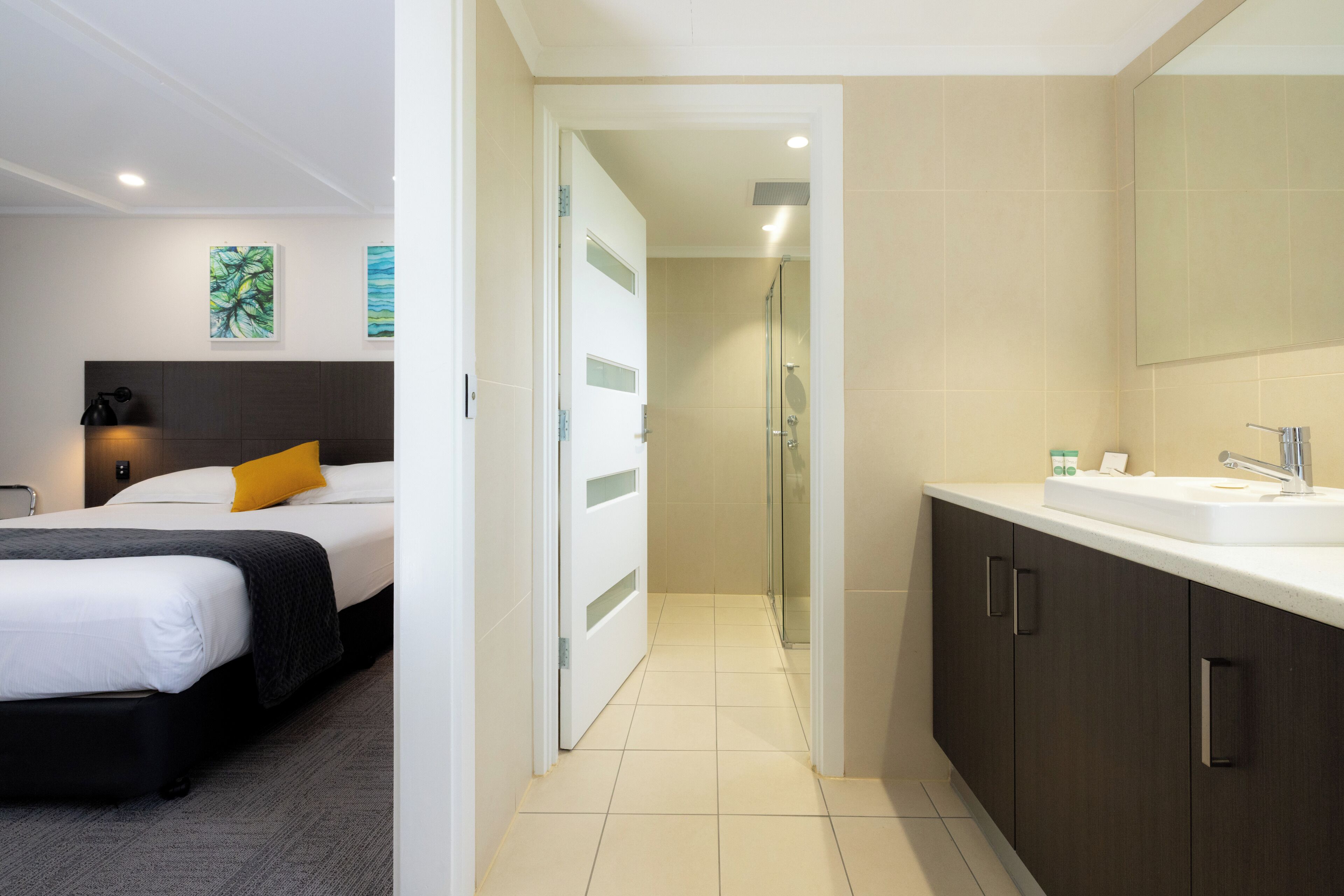 Premier One Bedroom King  | Bathroom | Shower, free toiletries, hair dryer, towels