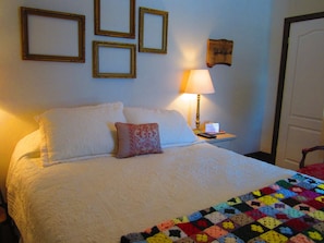Chambre Standard, 1 grand lit, salle de bains commune | Literie de qualité supérieure, surmatelas, Wi-Fi gratuit