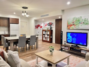 Apartamento, 3 habitaciones, chimenea | Ropa de cama de alta calidad, escritorio, tabla de planchar con plancha