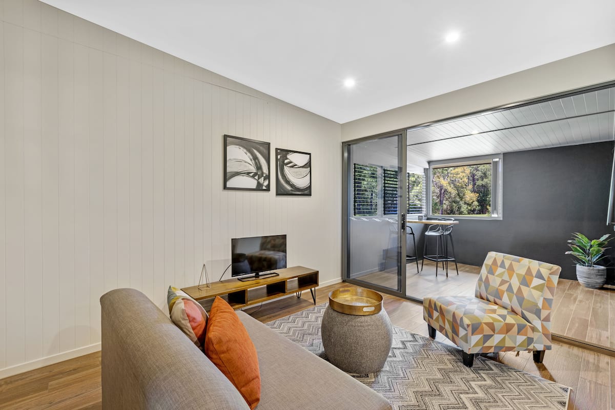 1 Bedroom - Forest View | Premium bedding, desk, iron/ironing board, bed sheets